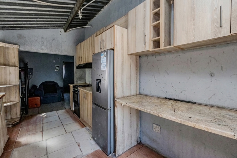 5 Bedroom Property for Sale in Tshepisong Gauteng
