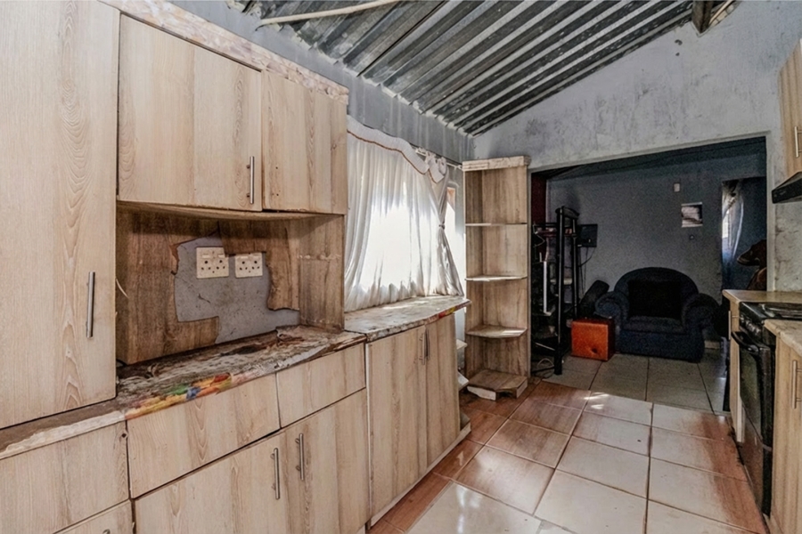 5 Bedroom Property for Sale in Tshepisong Gauteng