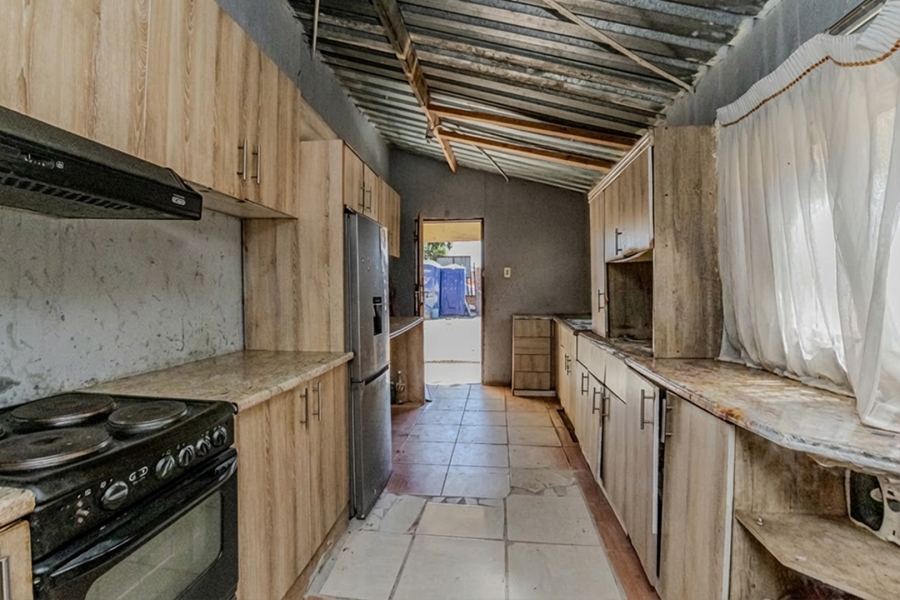 5 Bedroom Property for Sale in Tshepisong Gauteng