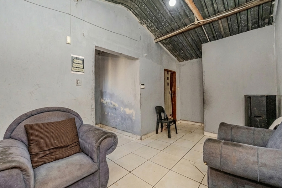 5 Bedroom Property for Sale in Tshepisong Gauteng