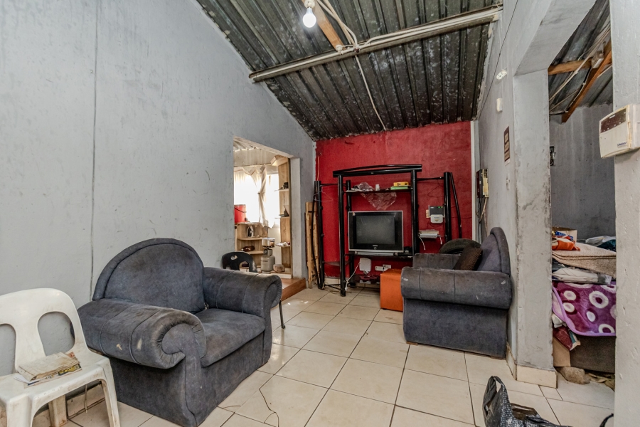5 Bedroom Property for Sale in Tshepisong Gauteng