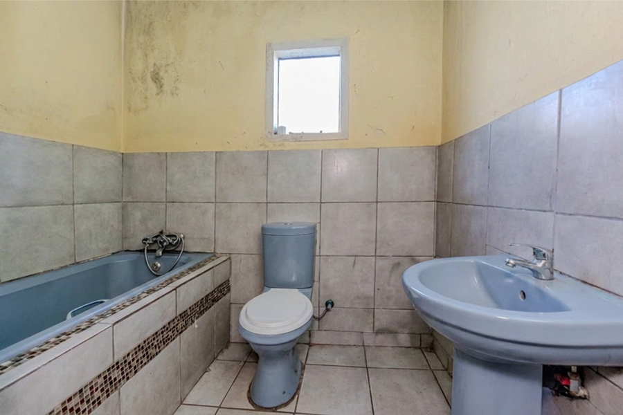 5 Bedroom Property for Sale in Tshepisong Gauteng