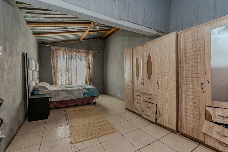 5 Bedroom Property for Sale in Tshepisong Gauteng