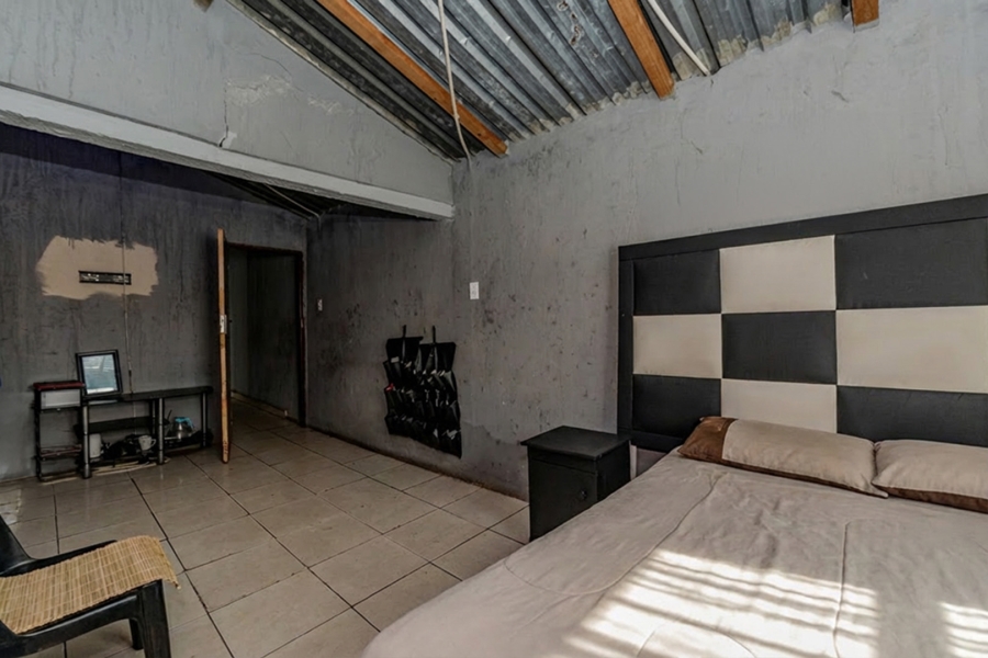 5 Bedroom Property for Sale in Tshepisong Gauteng