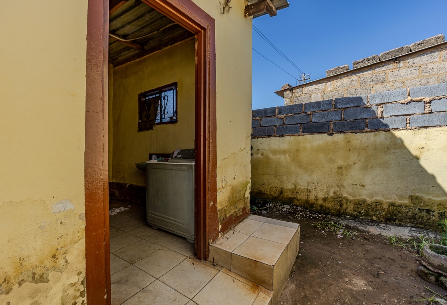 5 Bedroom Property for Sale in Tshepisong Gauteng