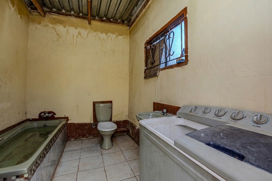 5 Bedroom Property for Sale in Tshepisong Gauteng