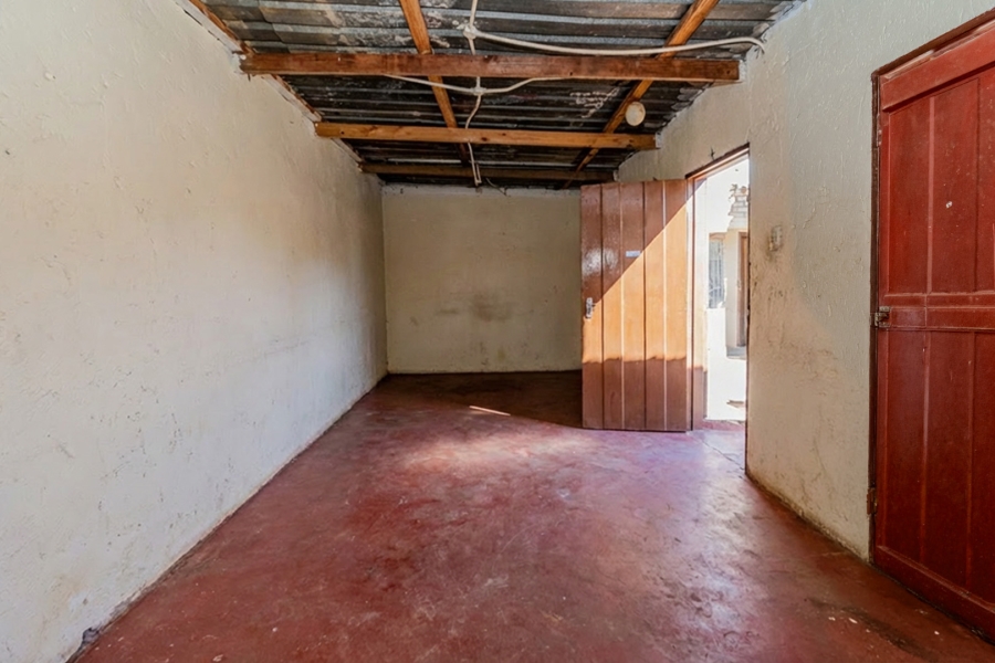 5 Bedroom Property for Sale in Tshepisong Gauteng