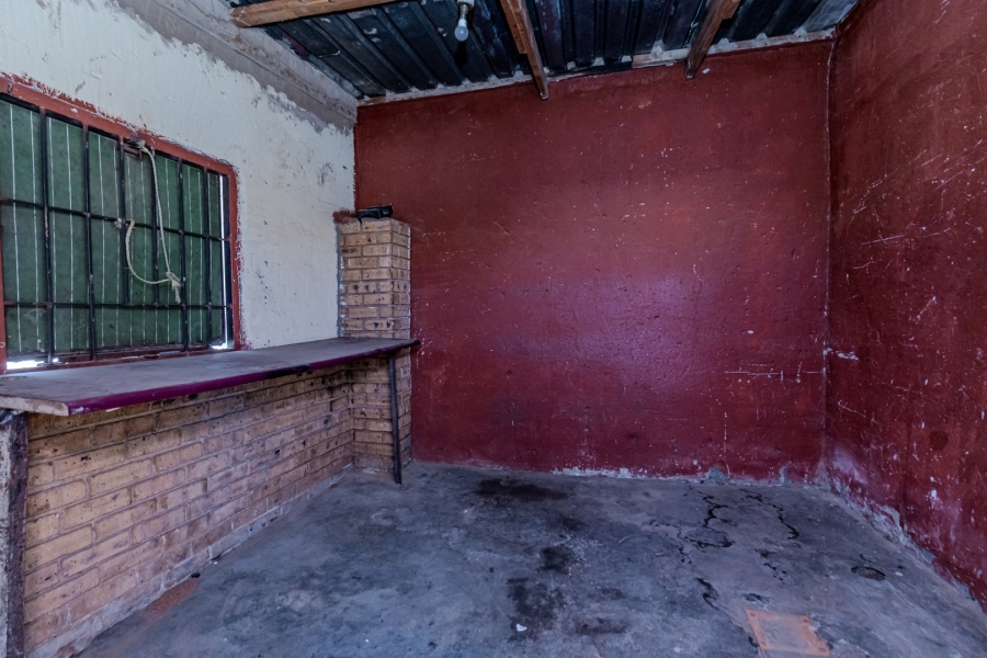5 Bedroom Property for Sale in Tshepisong Gauteng