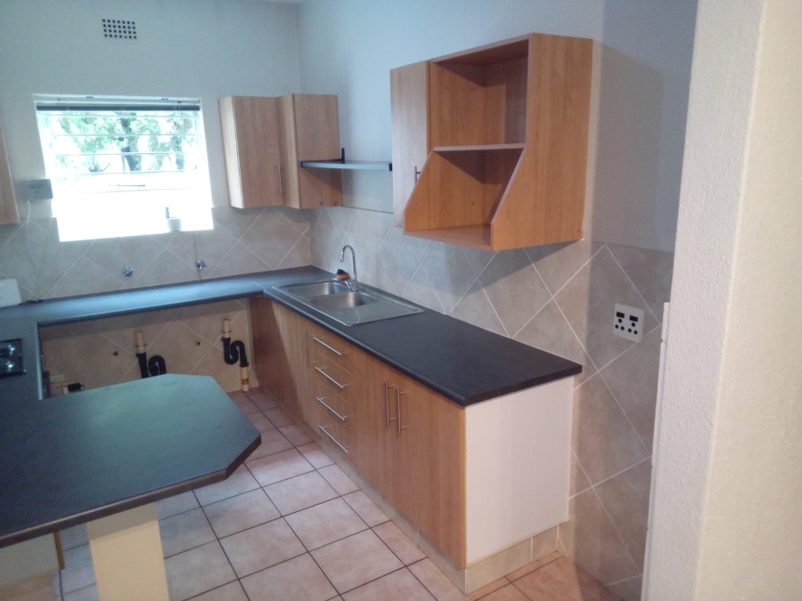 To Let 2 Bedroom Property for Rent in Douglasdale Gauteng