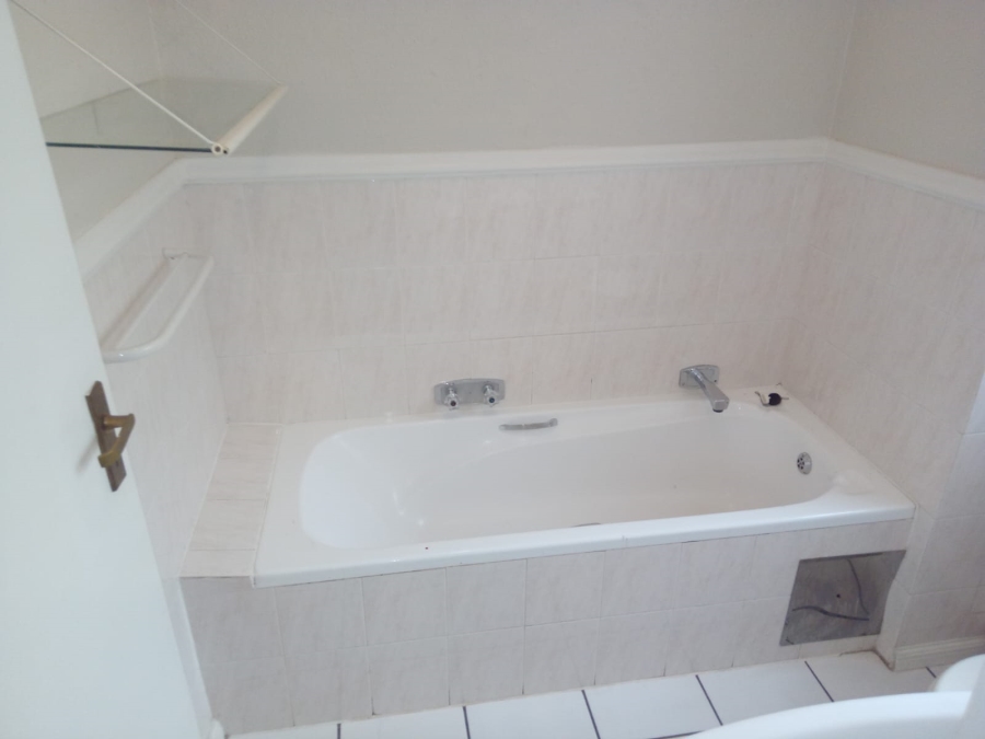 To Let 2 Bedroom Property for Rent in Douglasdale Gauteng