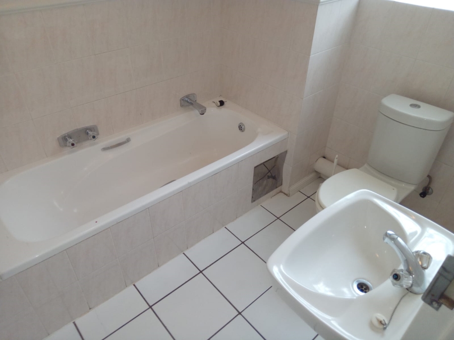 To Let 2 Bedroom Property for Rent in Douglasdale Gauteng