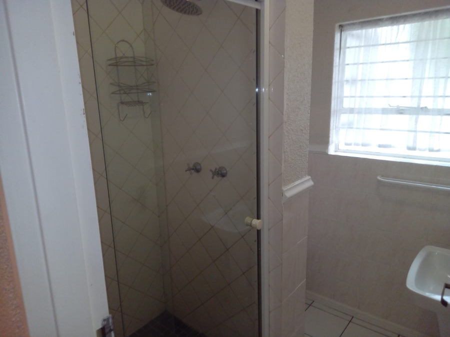 To Let 2 Bedroom Property for Rent in Douglasdale Gauteng