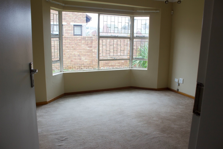 2 Bedroom Property for Sale in Glen Marais Gauteng