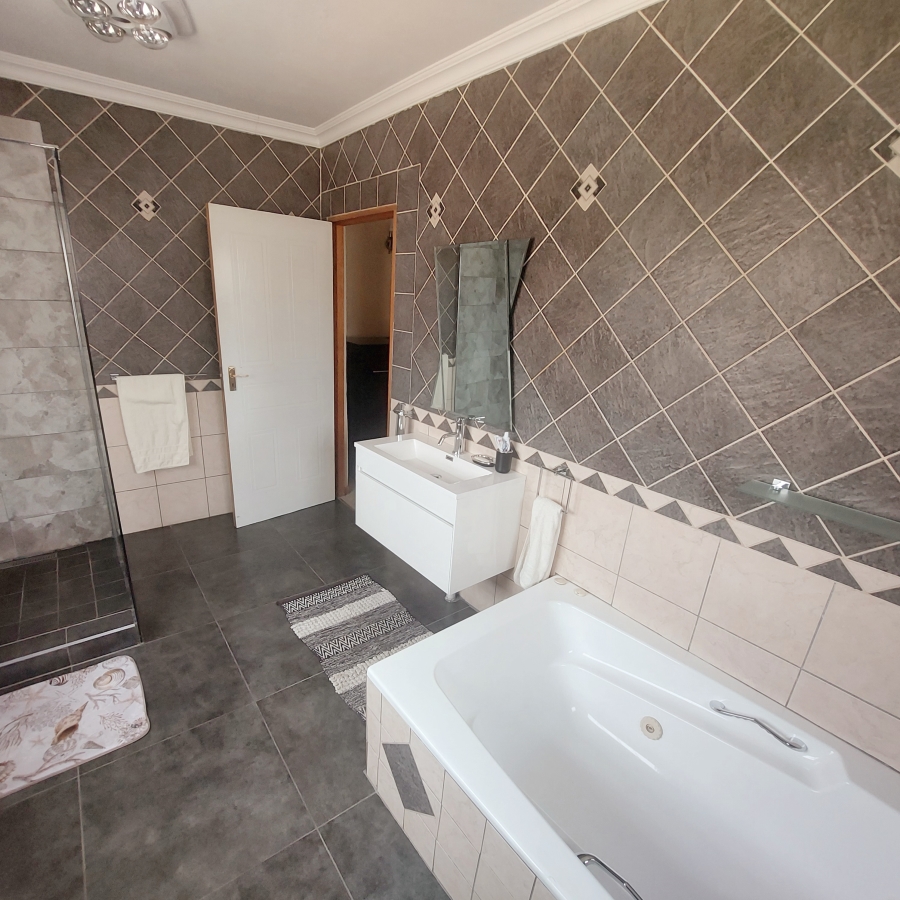 4 Bedroom Property for Sale in Dewalt Hattingh Park Gauteng