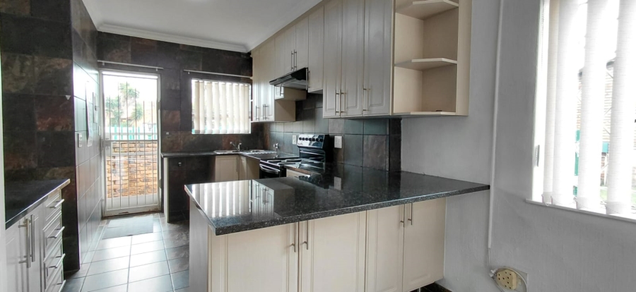 2 Bedroom Property for Sale in Beyers Park Gauteng