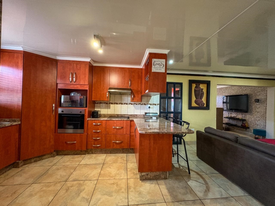 3 Bedroom Property for Sale in Sonneveld Gauteng