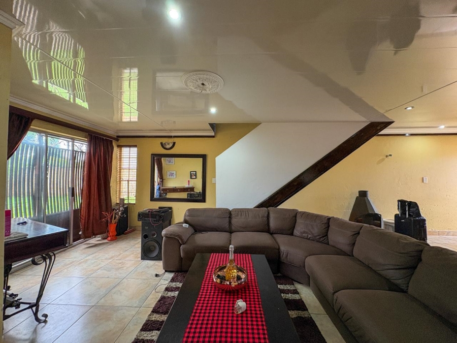 3 Bedroom Property for Sale in Sonneveld Gauteng