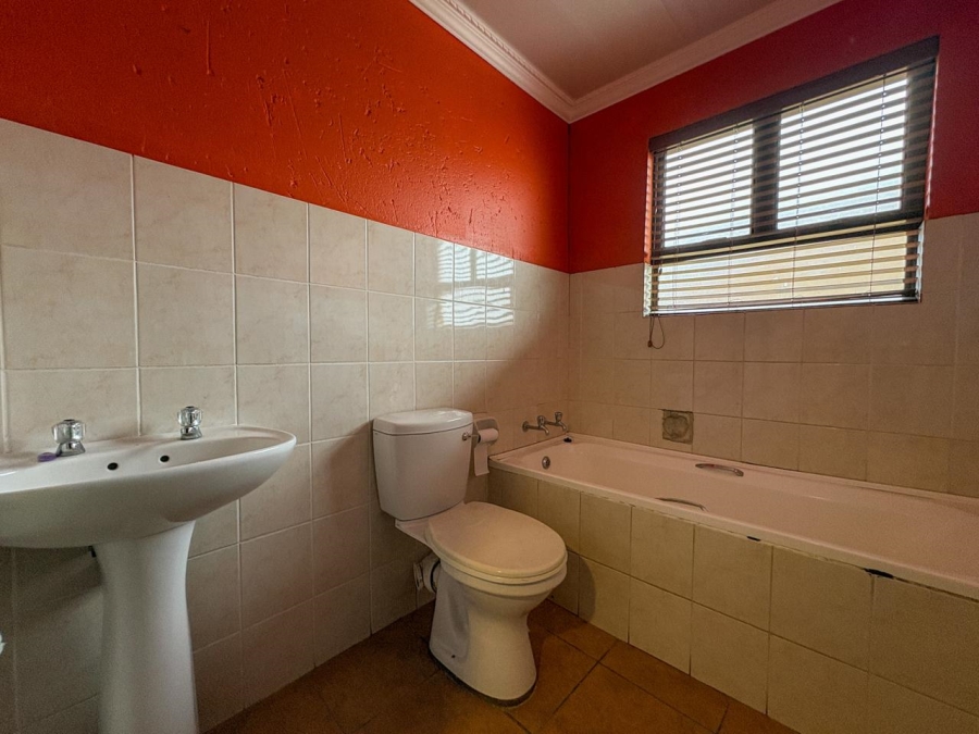 3 Bedroom Property for Sale in Sonneveld Gauteng