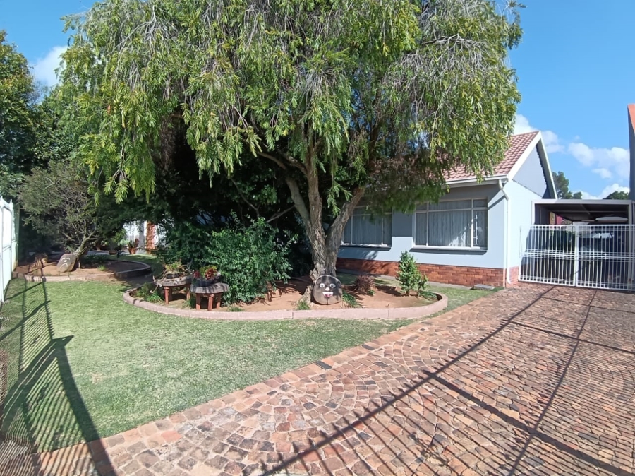 4 Bedroom Property for Sale in Sunair Park Gauteng