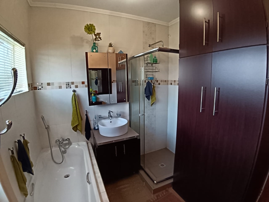 4 Bedroom Property for Sale in Sunair Park Gauteng