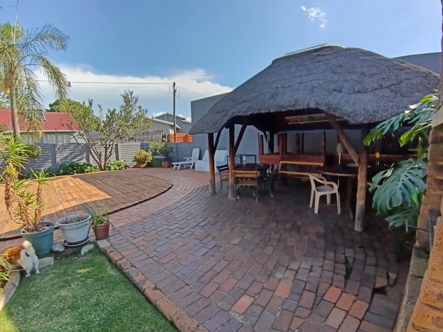 4 Bedroom Property for Sale in Sunair Park Gauteng