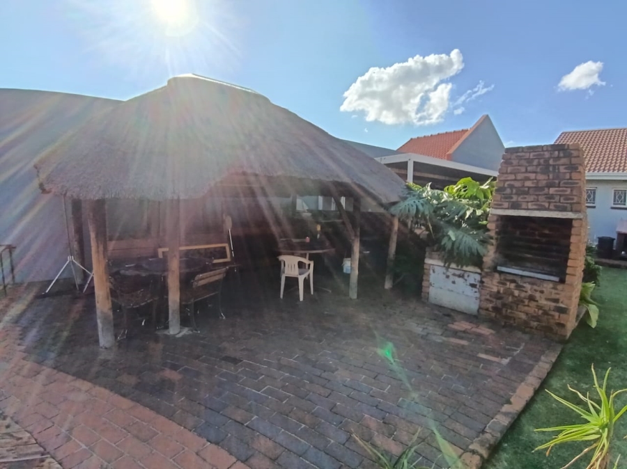 4 Bedroom Property for Sale in Sunair Park Gauteng