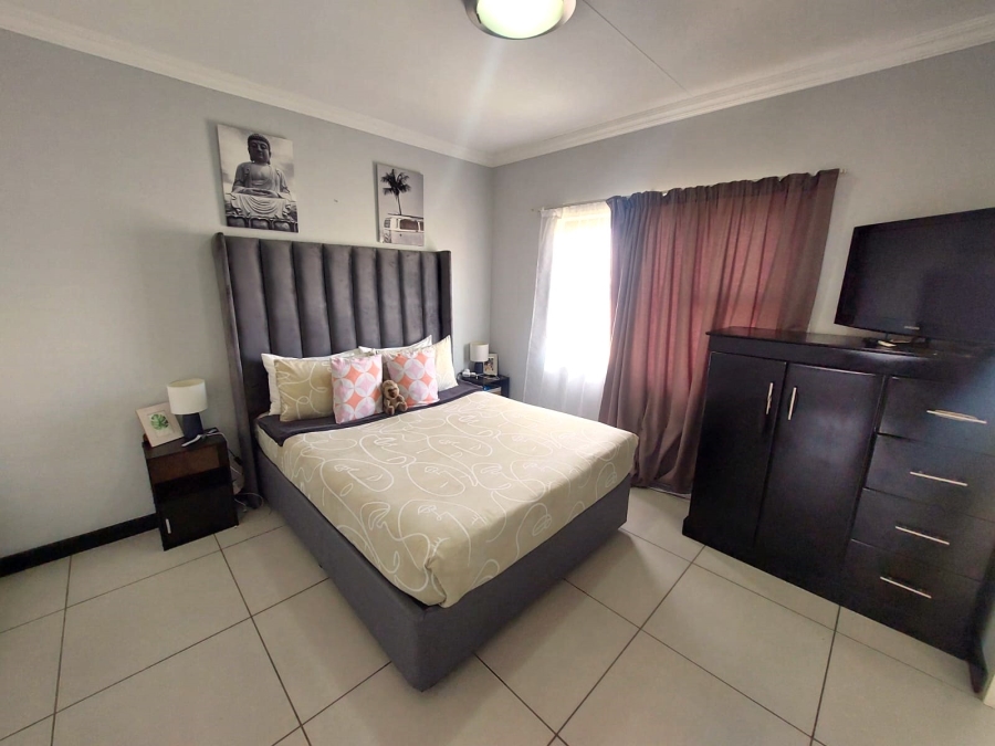 1 Bedroom Property for Sale in Rooihuiskraal North Gauteng
