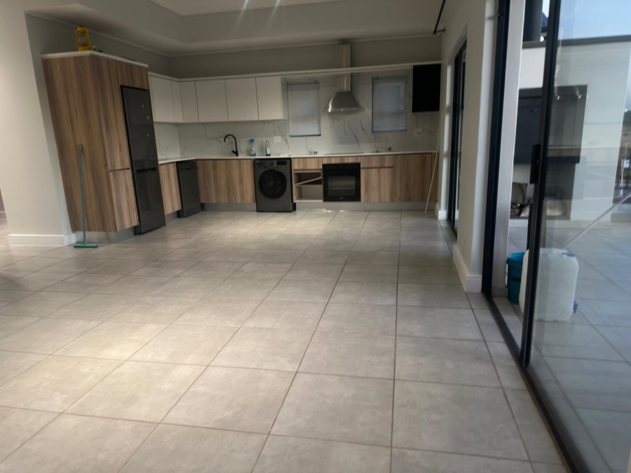 2 Bedroom Property for Sale in Waterfall Gauteng