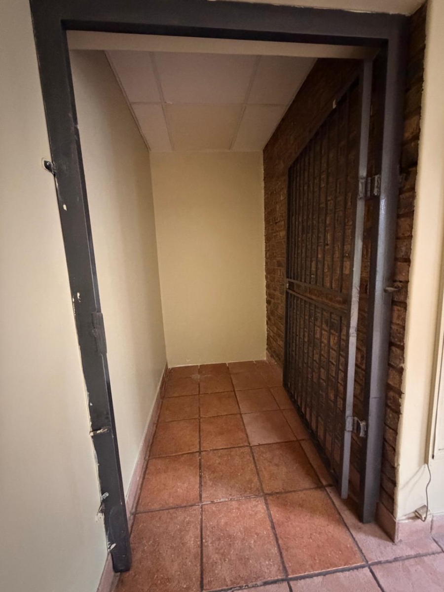 To Let Commercial Property for Rent in Wierda Park Gauteng