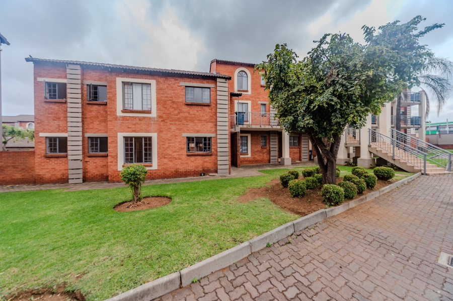3 Bedroom Property for Sale in Die Hoewes Gauteng