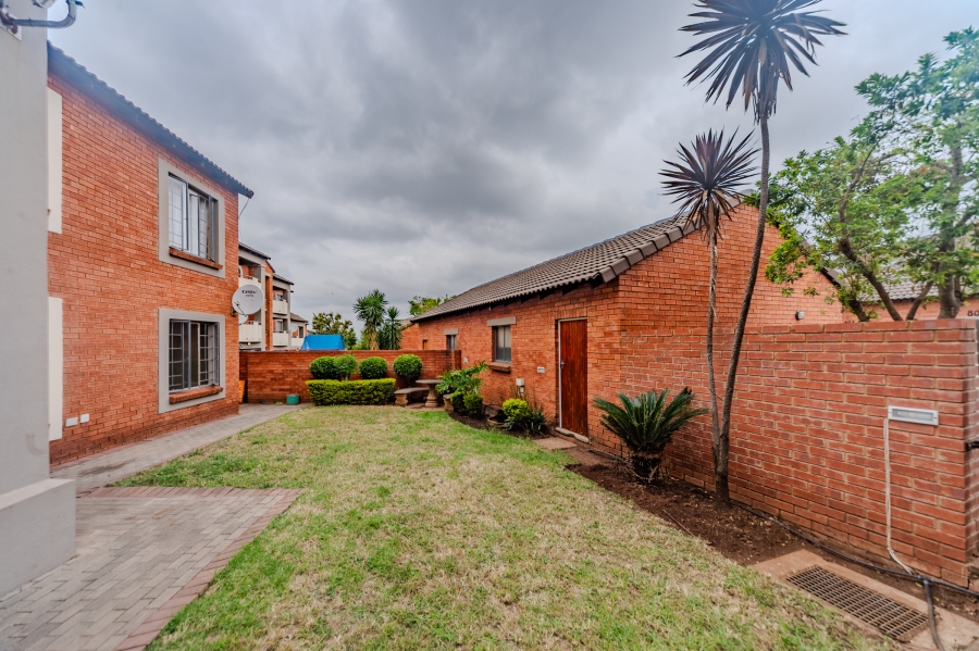 3 Bedroom Property for Sale in Die Hoewes Gauteng