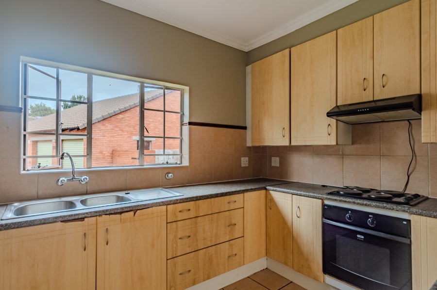 3 Bedroom Property for Sale in Die Hoewes Gauteng