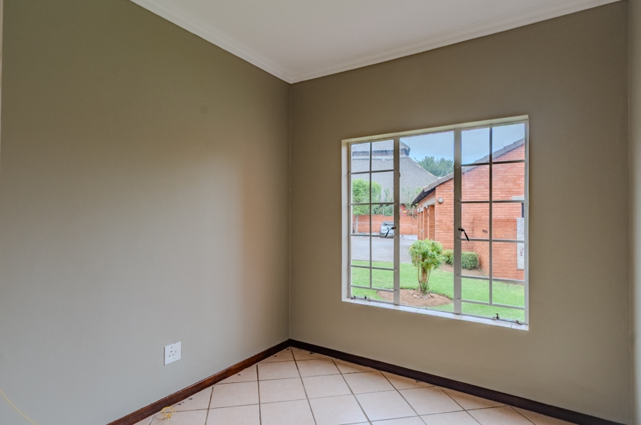 3 Bedroom Property for Sale in Die Hoewes Gauteng
