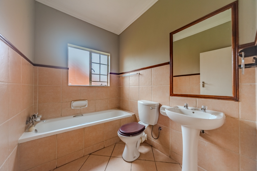 3 Bedroom Property for Sale in Die Hoewes Gauteng