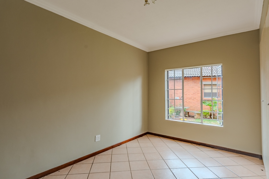 3 Bedroom Property for Sale in Die Hoewes Gauteng