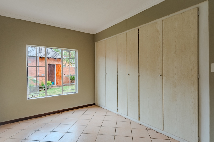 3 Bedroom Property for Sale in Die Hoewes Gauteng