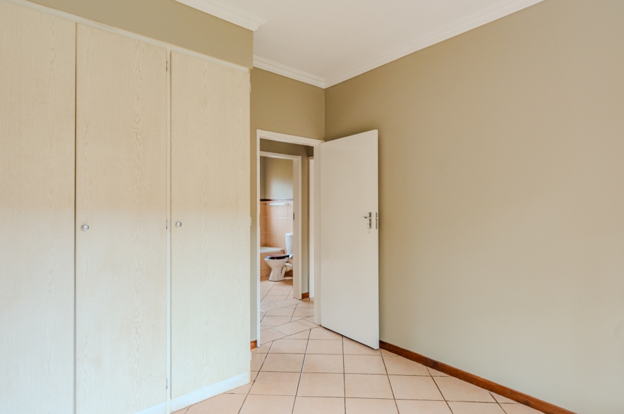 3 Bedroom Property for Sale in Die Hoewes Gauteng