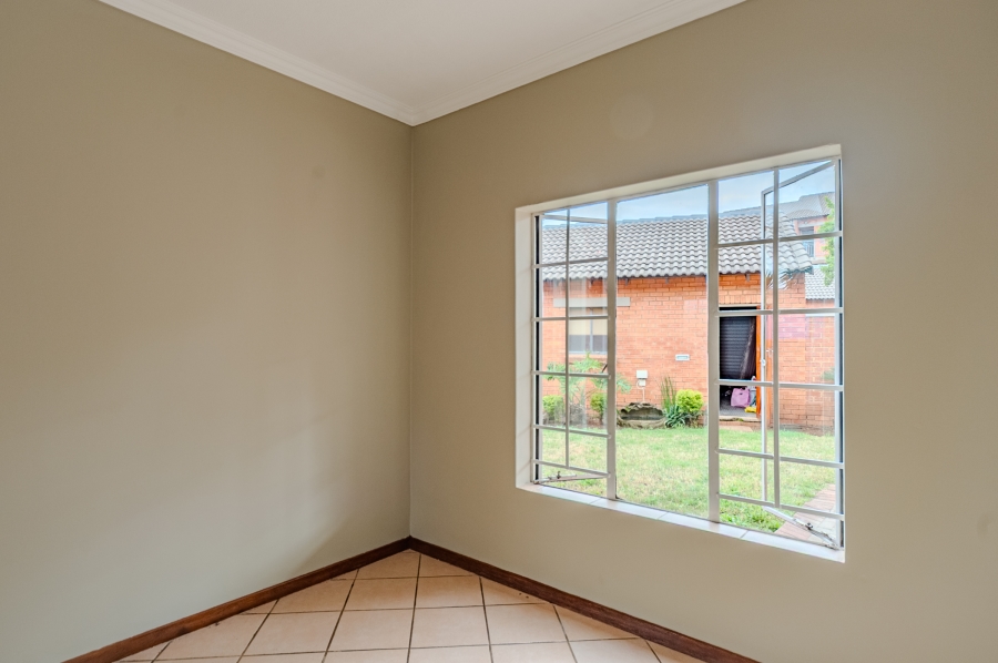 3 Bedroom Property for Sale in Die Hoewes Gauteng