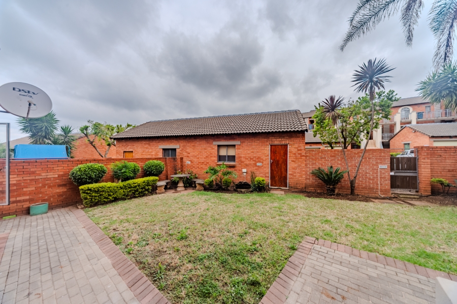 3 Bedroom Property for Sale in Die Hoewes Gauteng