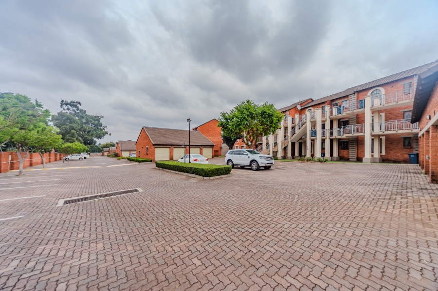 3 Bedroom Property for Sale in Die Hoewes Gauteng