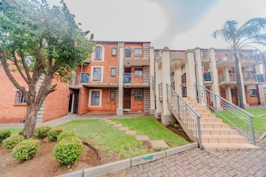 2 Bedroom Property for Sale in Die Hoewes Gauteng