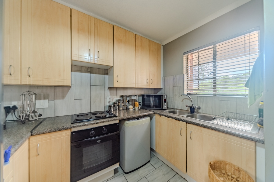 2 Bedroom Property for Sale in Die Hoewes Gauteng