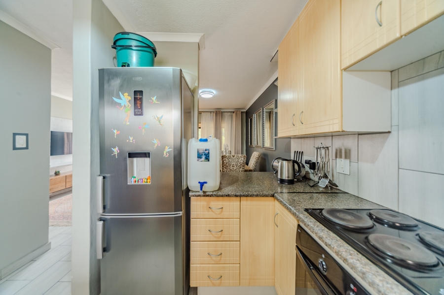 2 Bedroom Property for Sale in Die Hoewes Gauteng