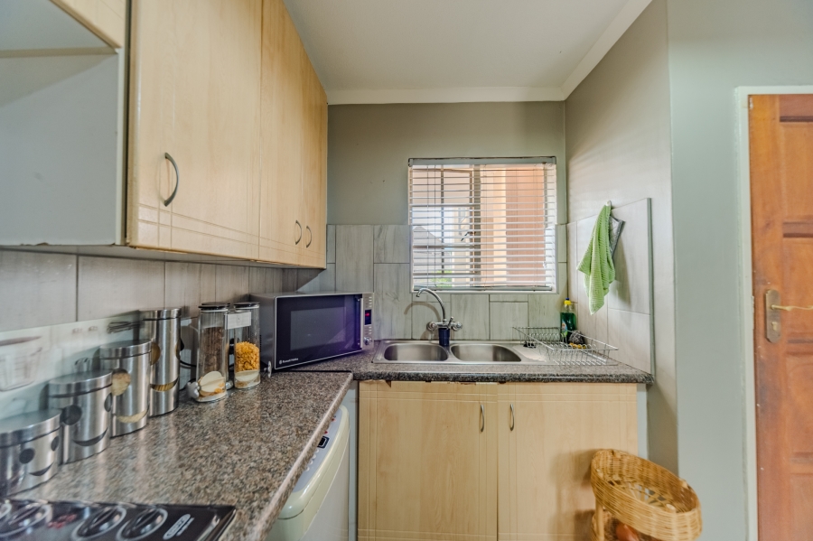 2 Bedroom Property for Sale in Die Hoewes Gauteng
