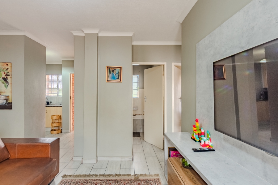 2 Bedroom Property for Sale in Die Hoewes Gauteng