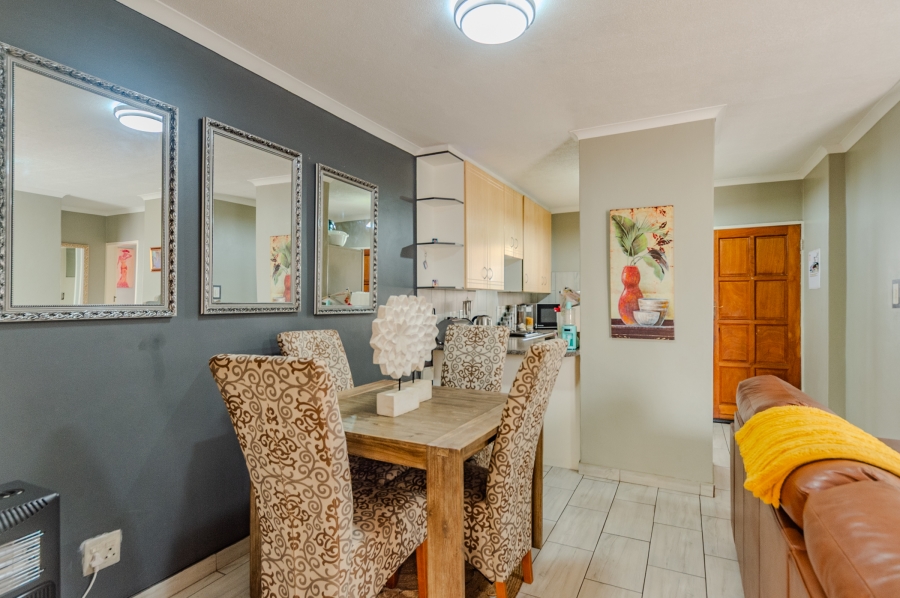 2 Bedroom Property for Sale in Die Hoewes Gauteng