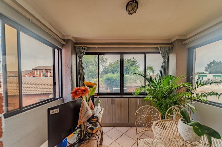 2 Bedroom Property for Sale in Die Hoewes Gauteng