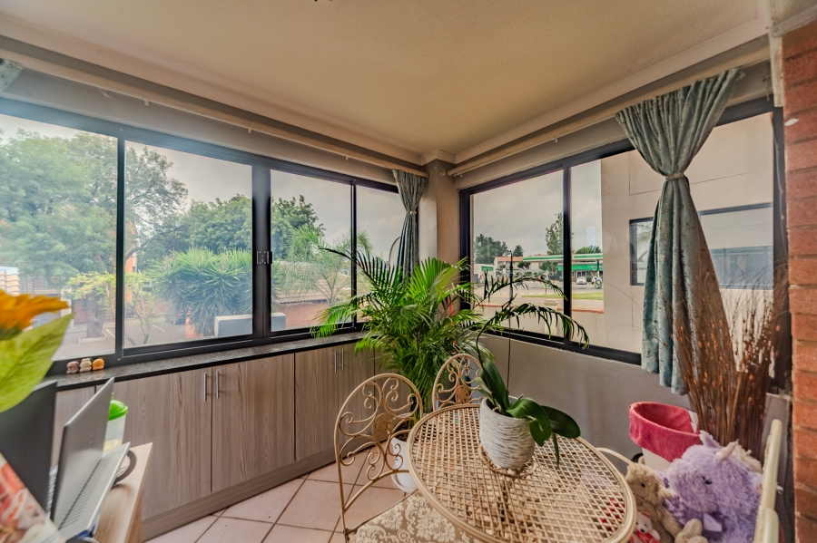 2 Bedroom Property for Sale in Die Hoewes Gauteng