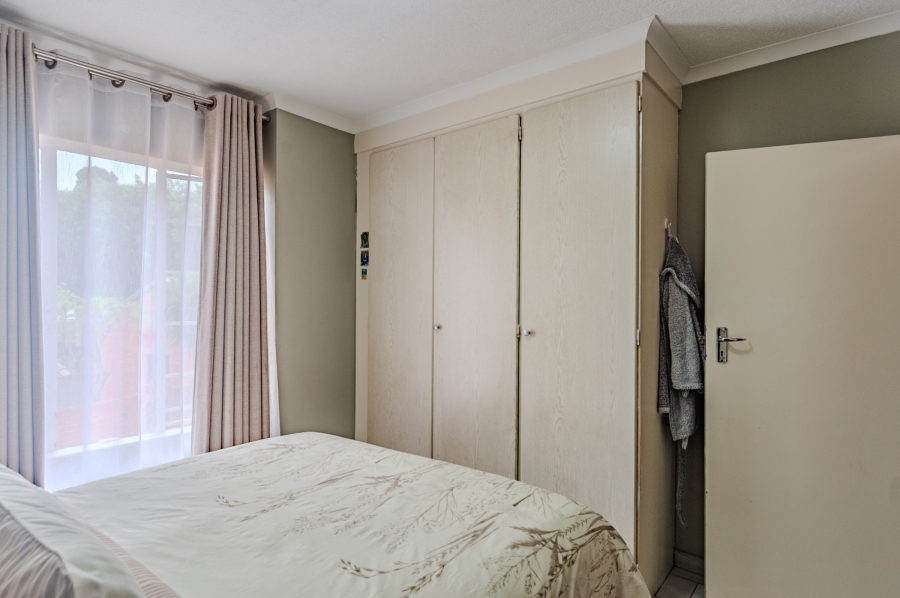 2 Bedroom Property for Sale in Die Hoewes Gauteng