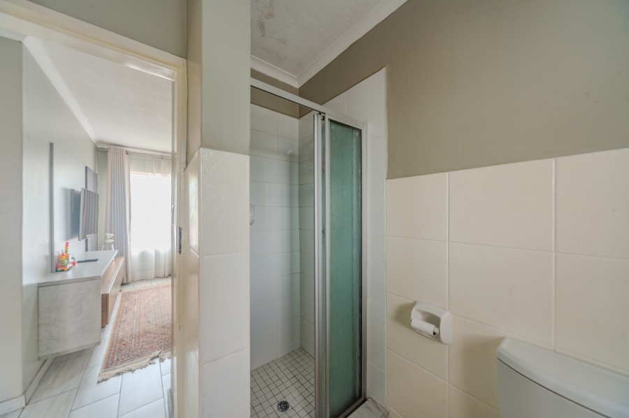 2 Bedroom Property for Sale in Die Hoewes Gauteng